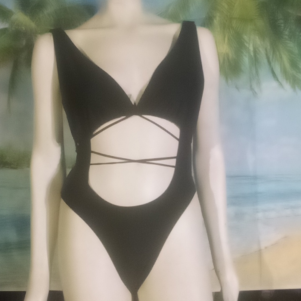 NWOT sexy black 1 pc w/ open stomachbathingsuit